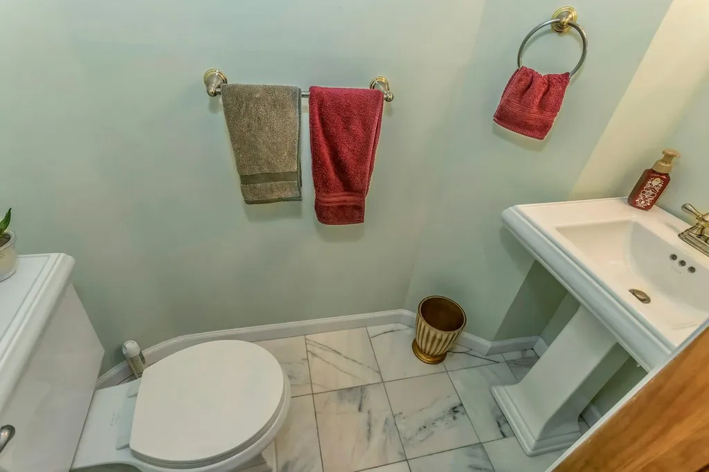 30 Vanderbilt Way North Woodmere NY 11581