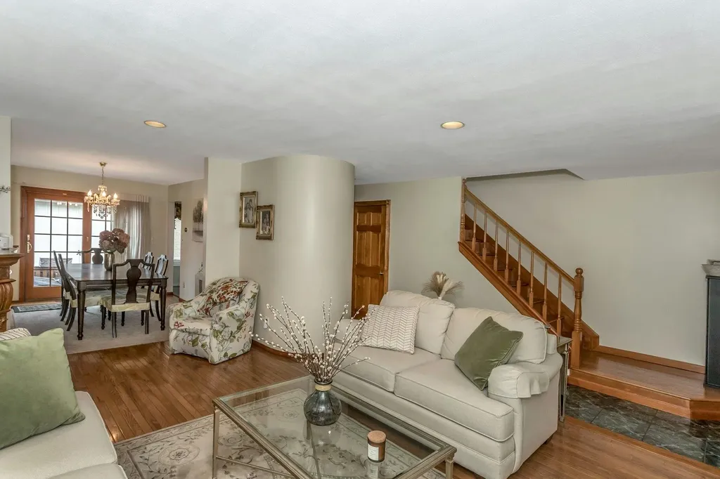 30 Vanderbilt Way North Woodmere NY 11581