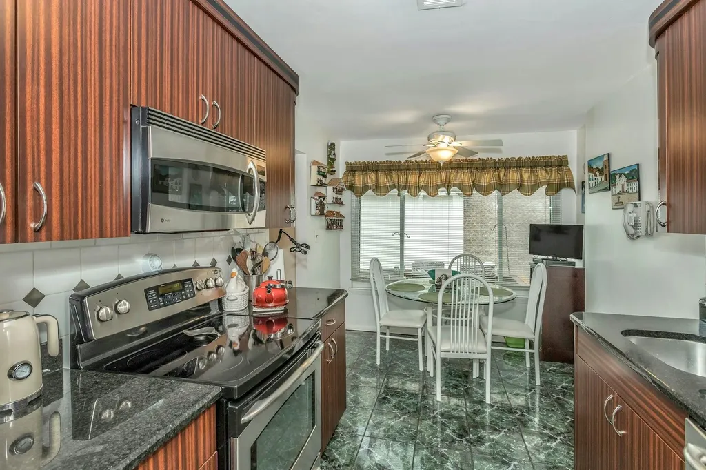 30 Vanderbilt Way North Woodmere NY 11581