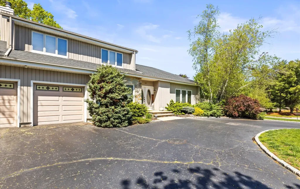 65 Annandale Road Commack NY 11725