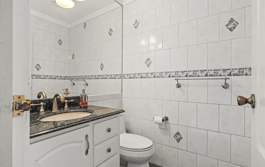 65 Annandale Road Commack NY 11725