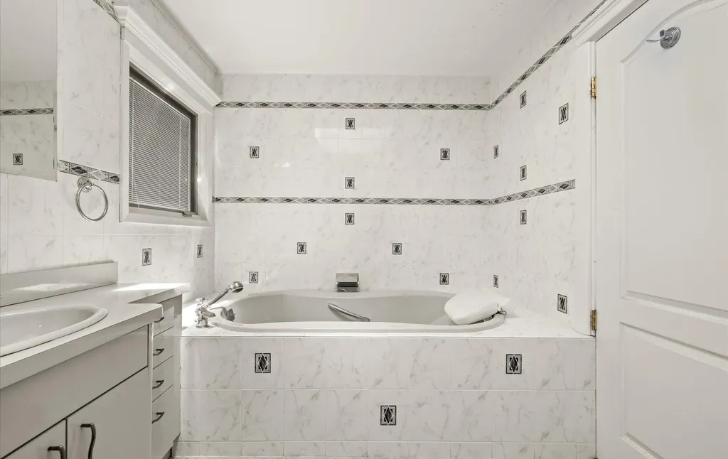 65 Annandale Road Commack NY 11725