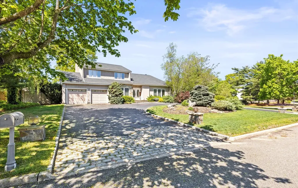 65 Annandale Road Commack NY 11725