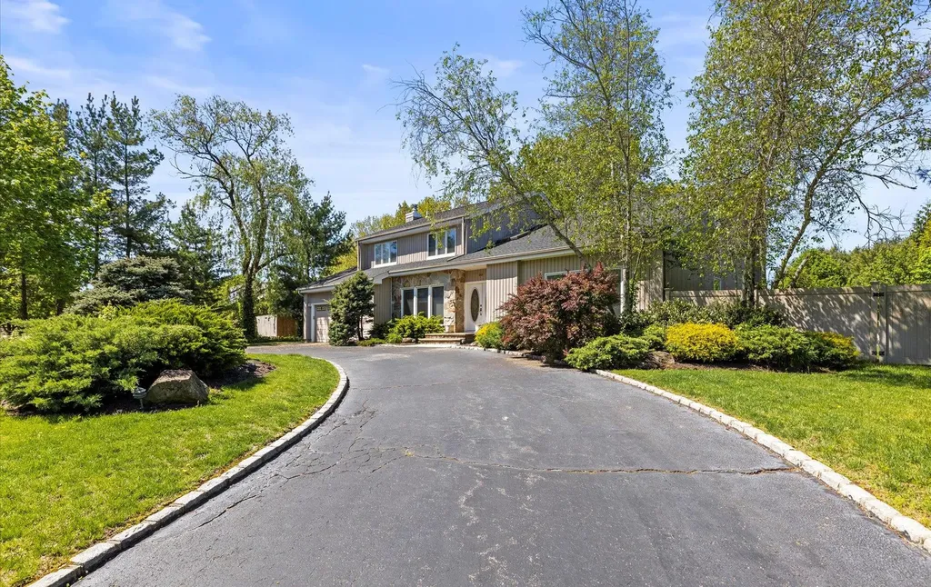 65 Annandale Road Commack NY 11725