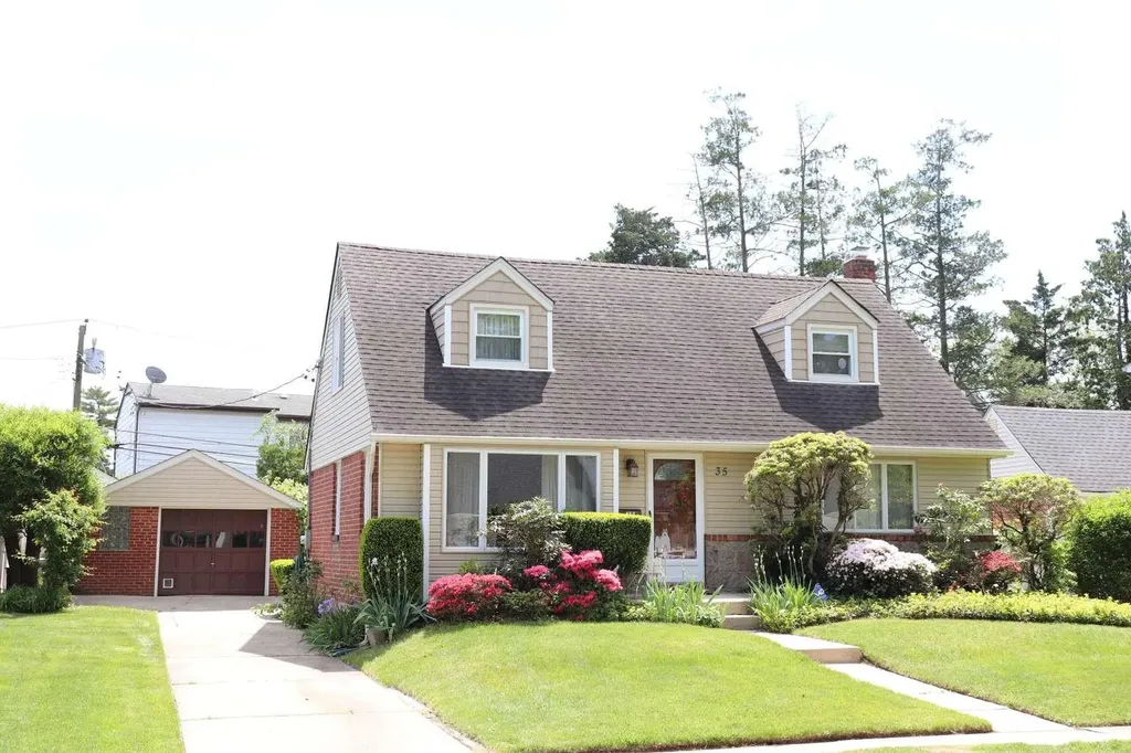 35 Morris Drive New Hyde Park NY 11040