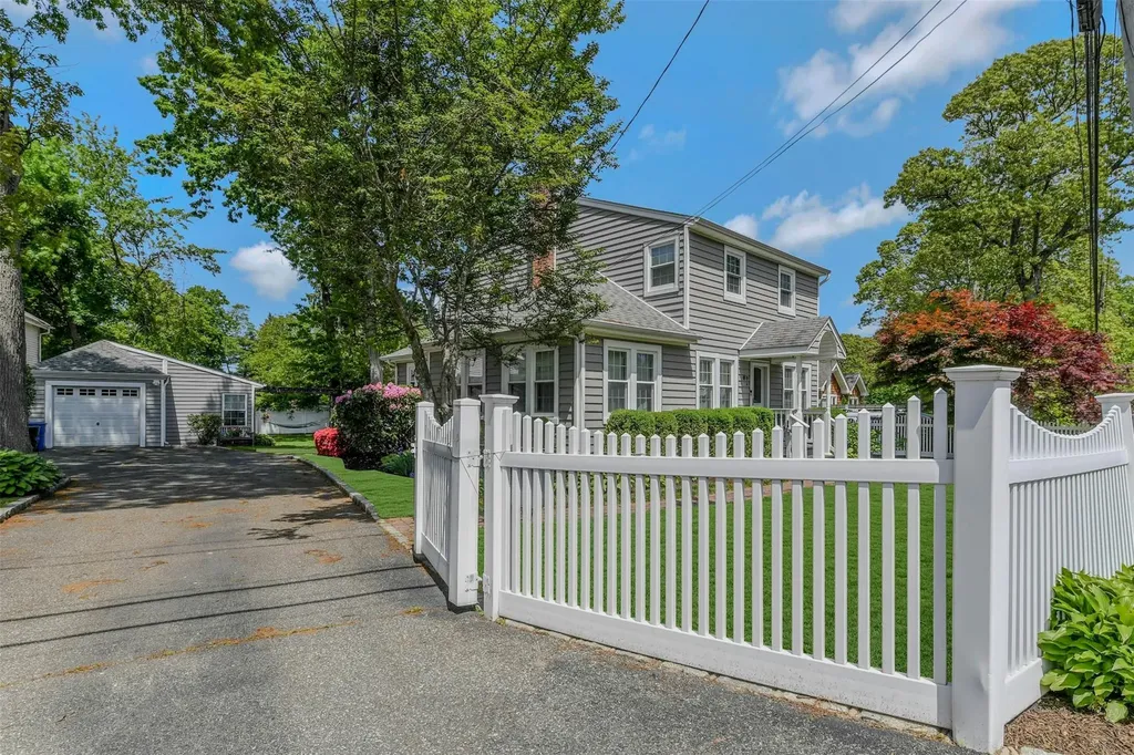 935 Harrison Drive Centerport NY 11721