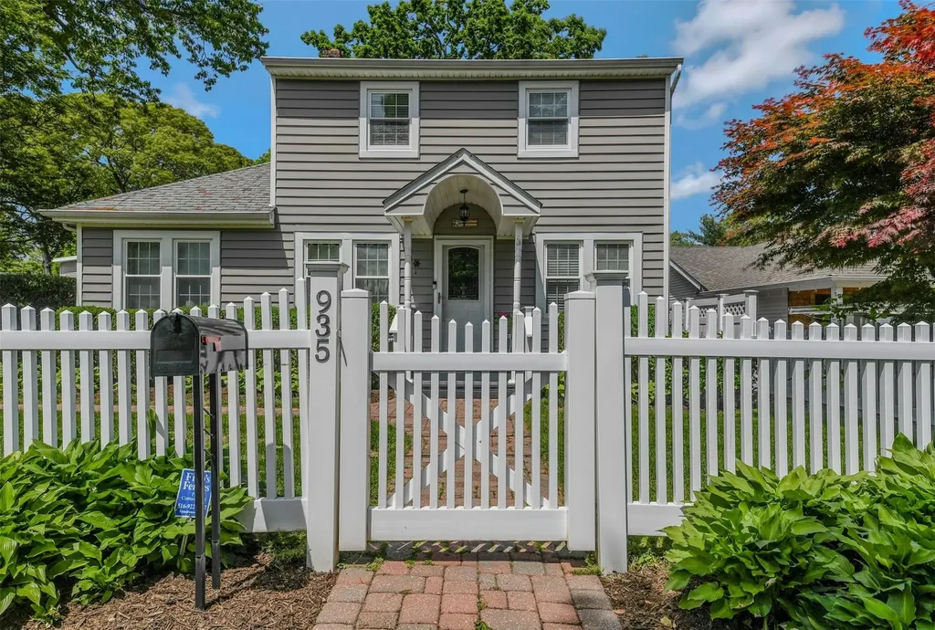 935 Harrison Drive Centerport NY 11721