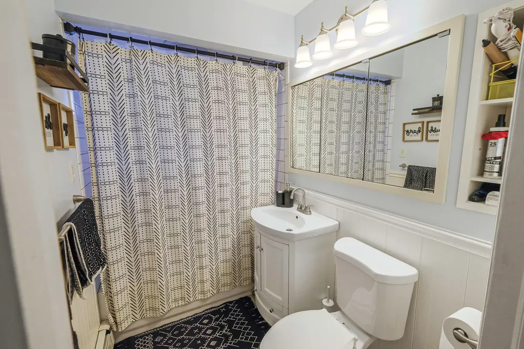 39 Oaktree Lane Levittown NY 11756