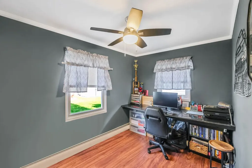 39 Oaktree Lane Levittown NY 11756