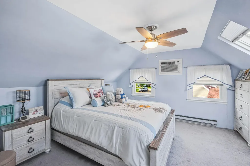 39 Oaktree Lane Levittown NY 11756