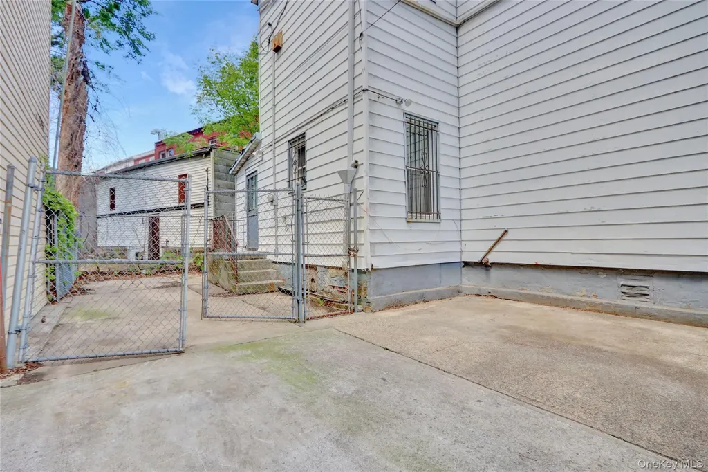 8 Van Siclen Avenue Brooklyn NY 11207