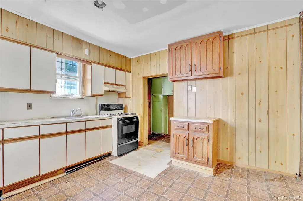 8 Van Siclen Avenue Brooklyn NY 11207