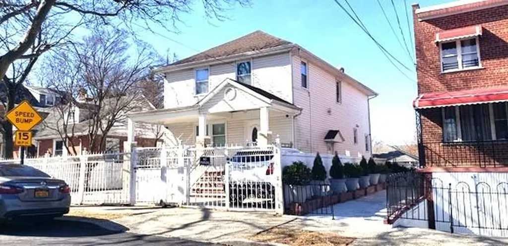 4073 Monticello Avenue Bronx NY 10466