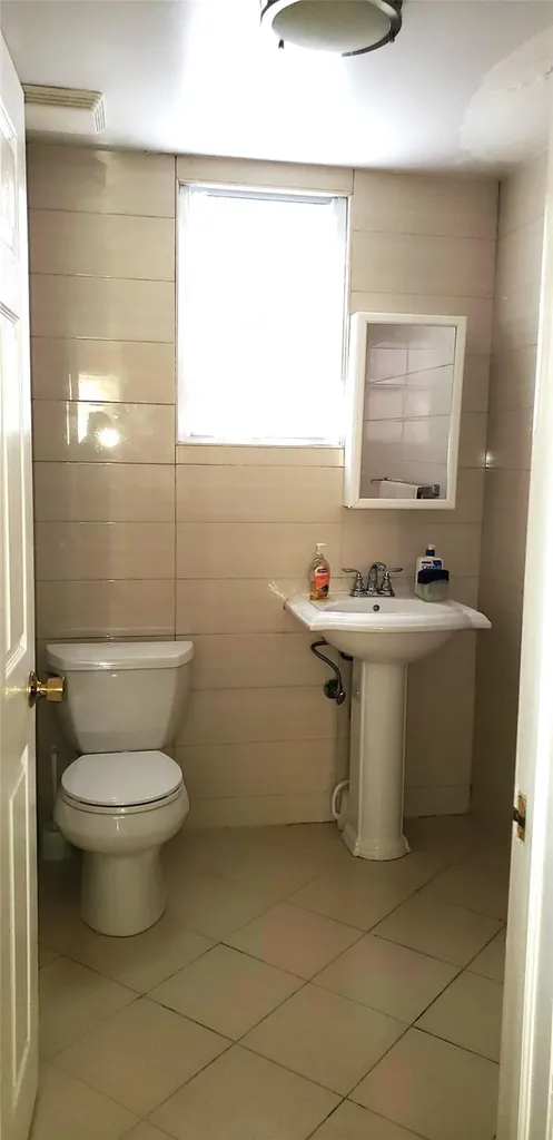 4073 Monticello Avenue Bronx NY 10466