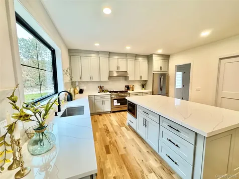 122 Dayton Avenue Manorville NY 11949