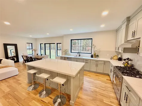 122 Dayton Avenue Manorville NY 11949