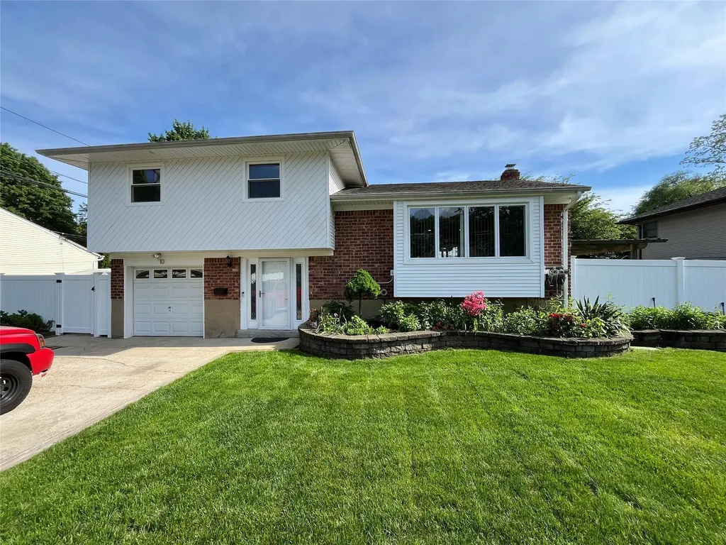 10 Johnson Street Commack NY 11725