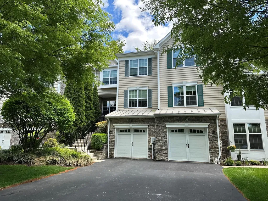 886 Huntington Drive Fishkill NY 12524