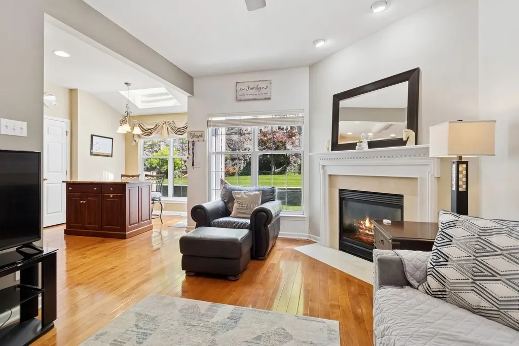 886 Huntington Drive Fishkill NY 12524