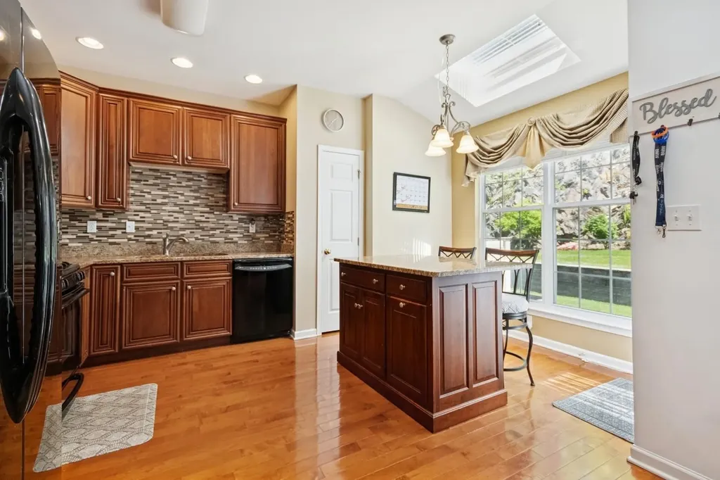 886 Huntington Drive Fishkill NY 12524