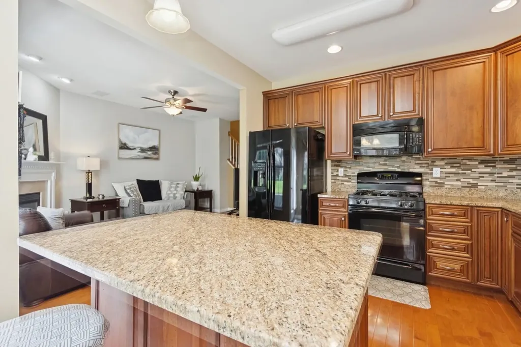 886 Huntington Drive Fishkill NY 12524