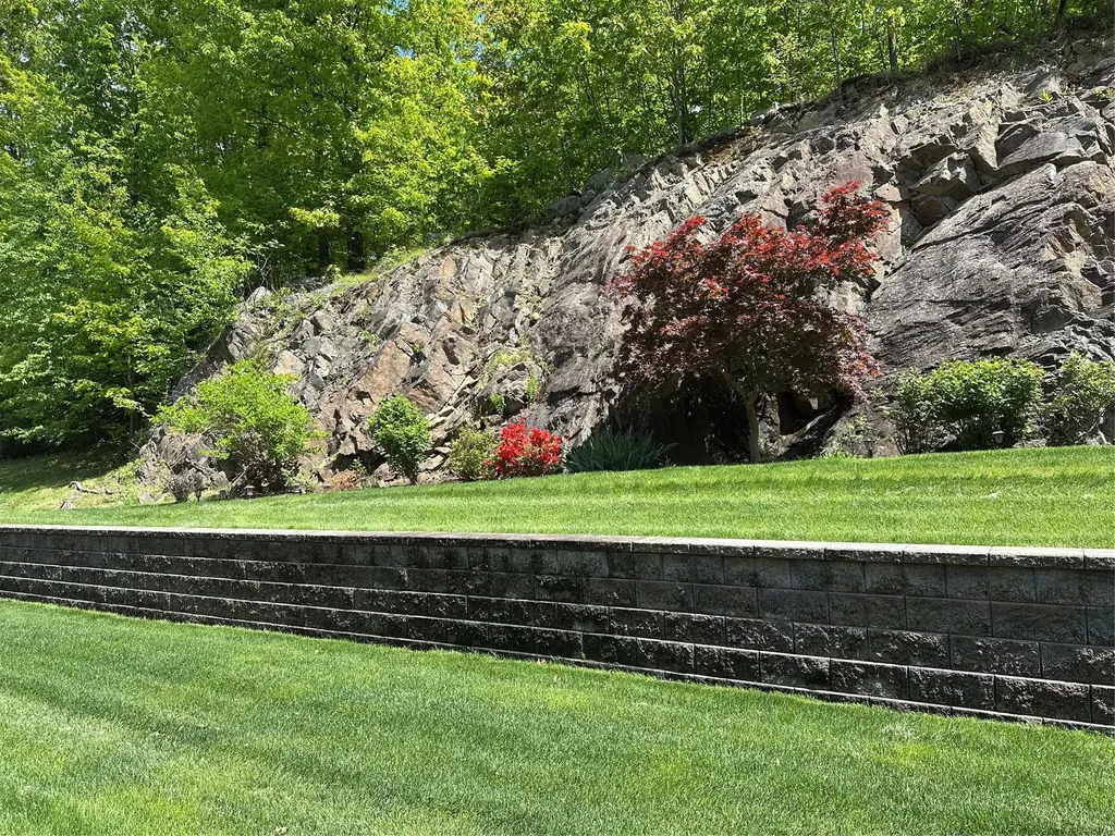 886 Huntington Drive Fishkill NY 12524