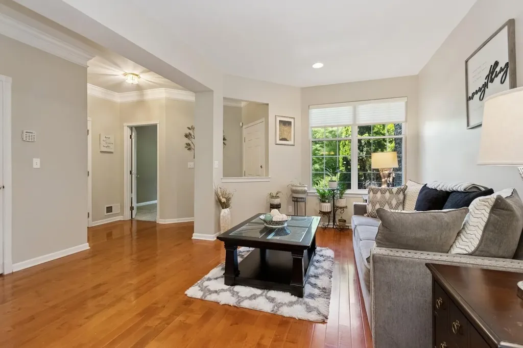 886 Huntington Drive Fishkill NY 12524