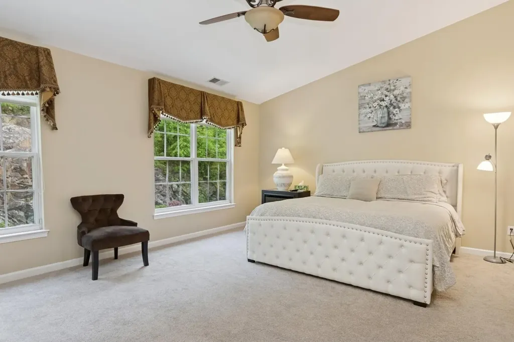 886 Huntington Drive Fishkill NY 12524