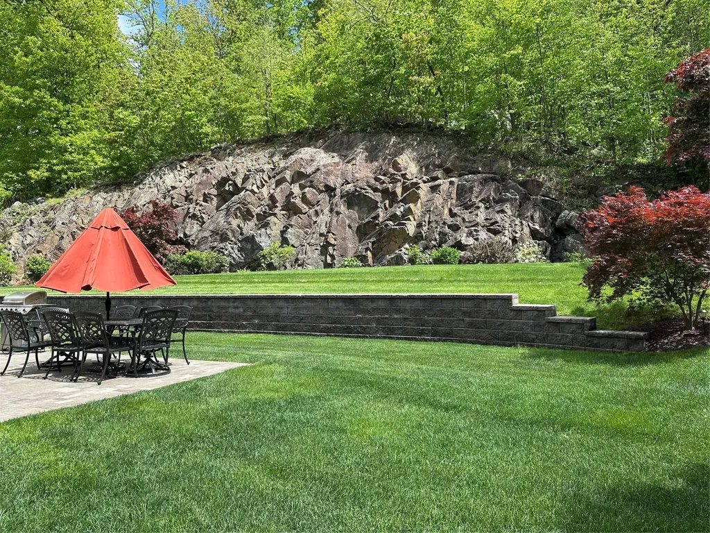 886 Huntington Drive Fishkill NY 12524