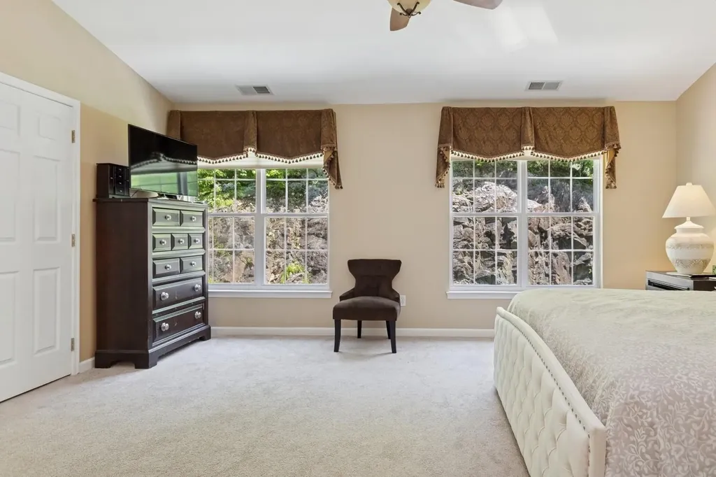 886 Huntington Drive Fishkill NY 12524