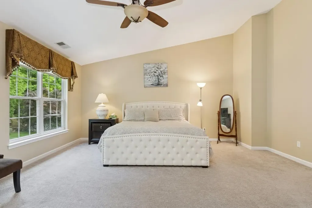 886 Huntington Drive Fishkill NY 12524