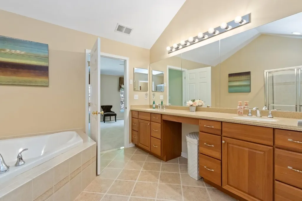 886 Huntington Drive Fishkill NY 12524
