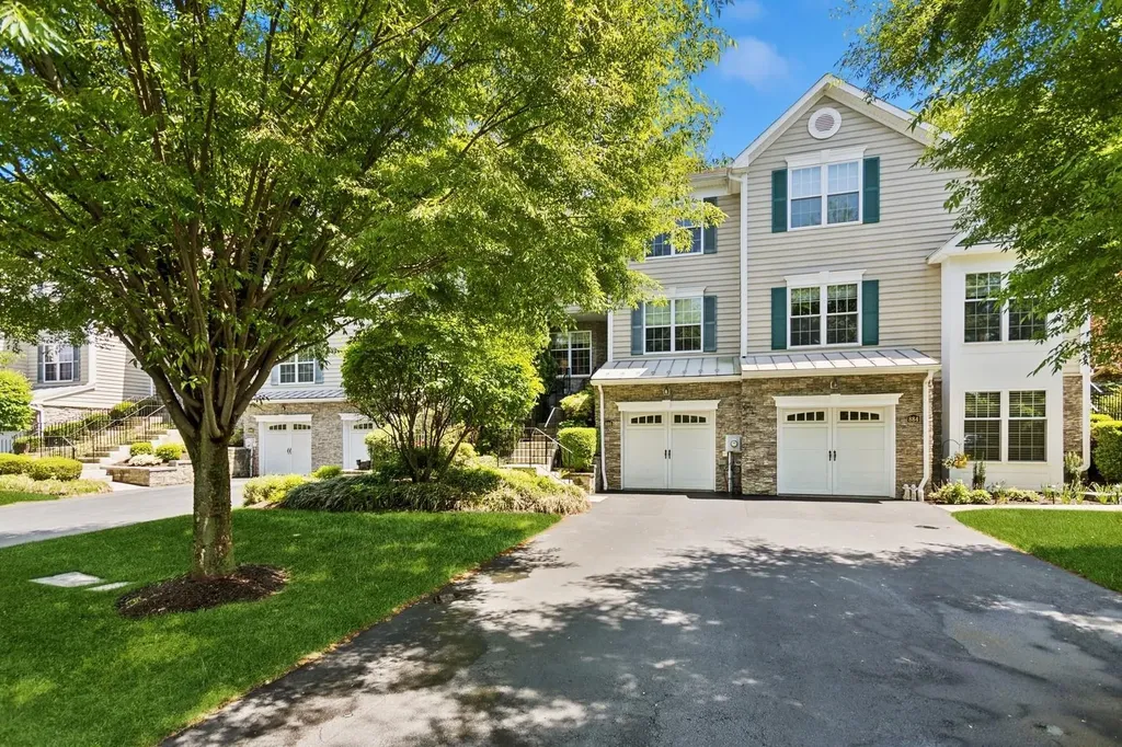 886 Huntington Drive Fishkill NY 12524