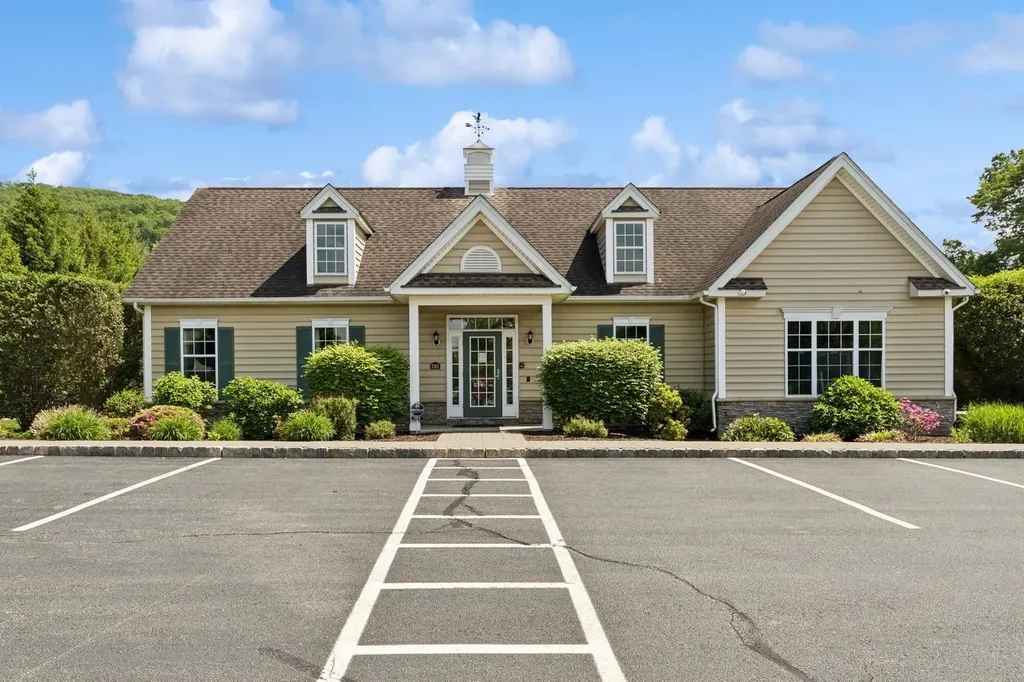 886 Huntington Drive Fishkill NY 12524