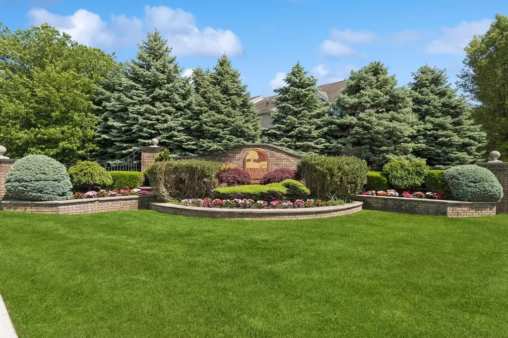 886 Huntington Drive Fishkill NY 12524