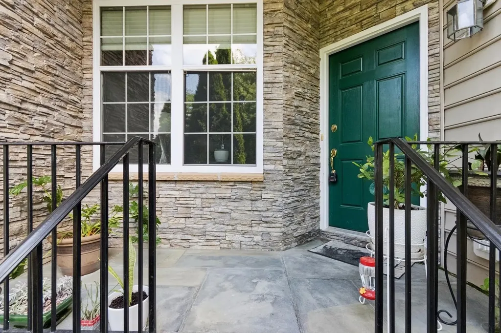 886 Huntington Drive Fishkill NY 12524