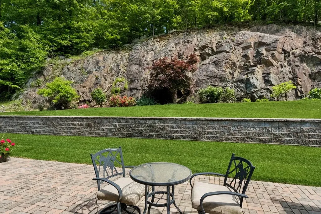 886 Huntington Drive Fishkill NY 12524