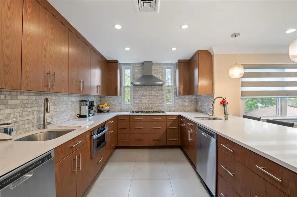 432 Rugby Road Cedarhurst NY 11516
