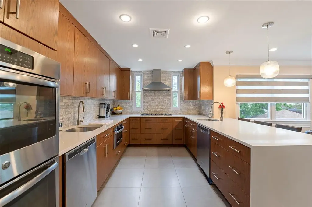 432 Rugby Road Cedarhurst NY 11516