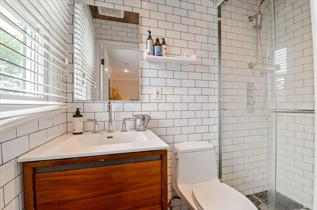 432 Rugby Road Cedarhurst NY 11516