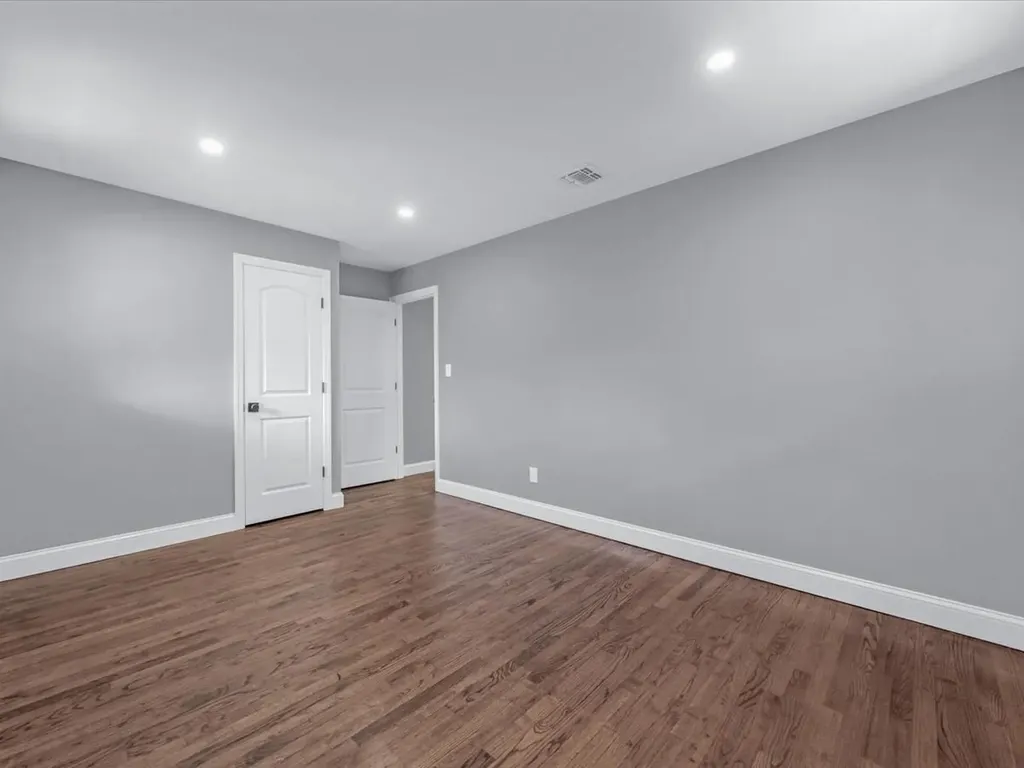 7 Pal Way Plainview NY 11803