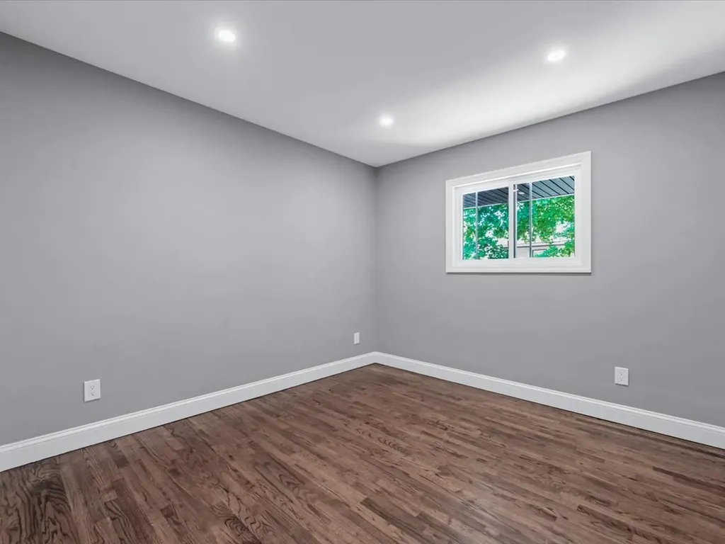 7 Pal Way Plainview NY 11803