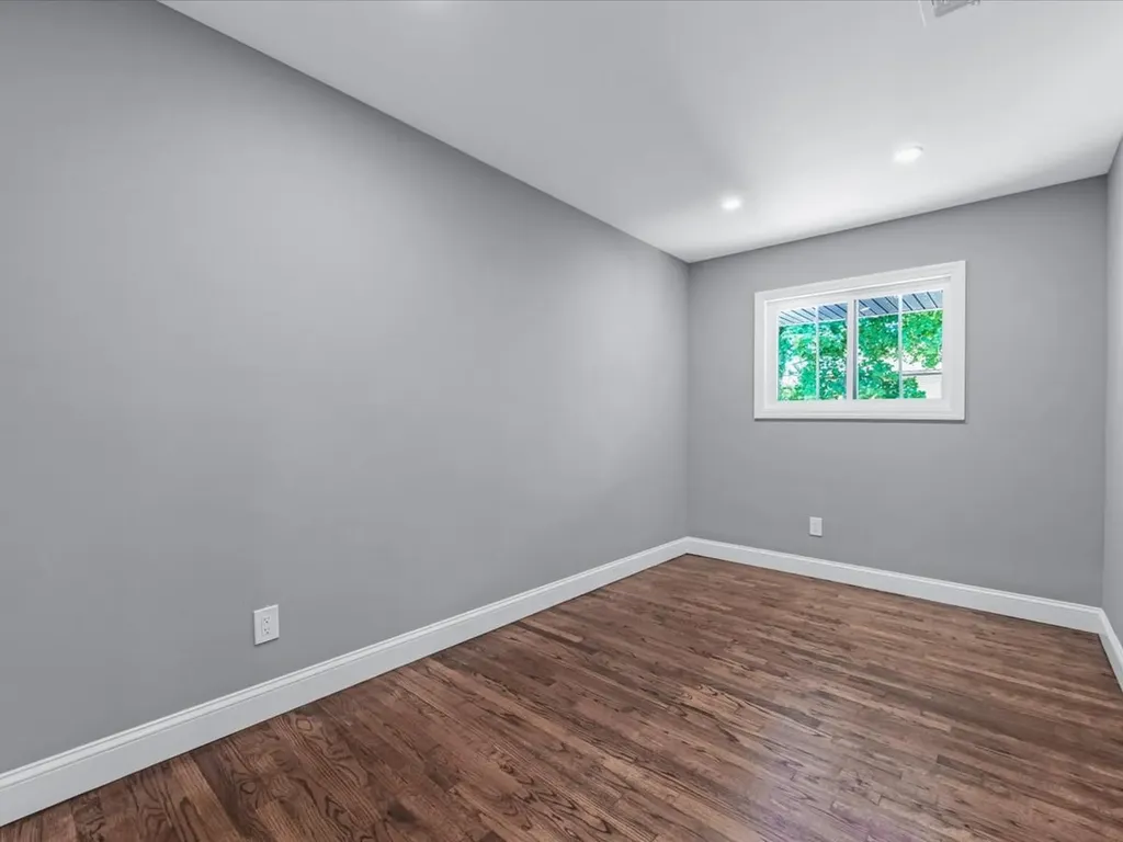 7 Pal Way Plainview NY 11803