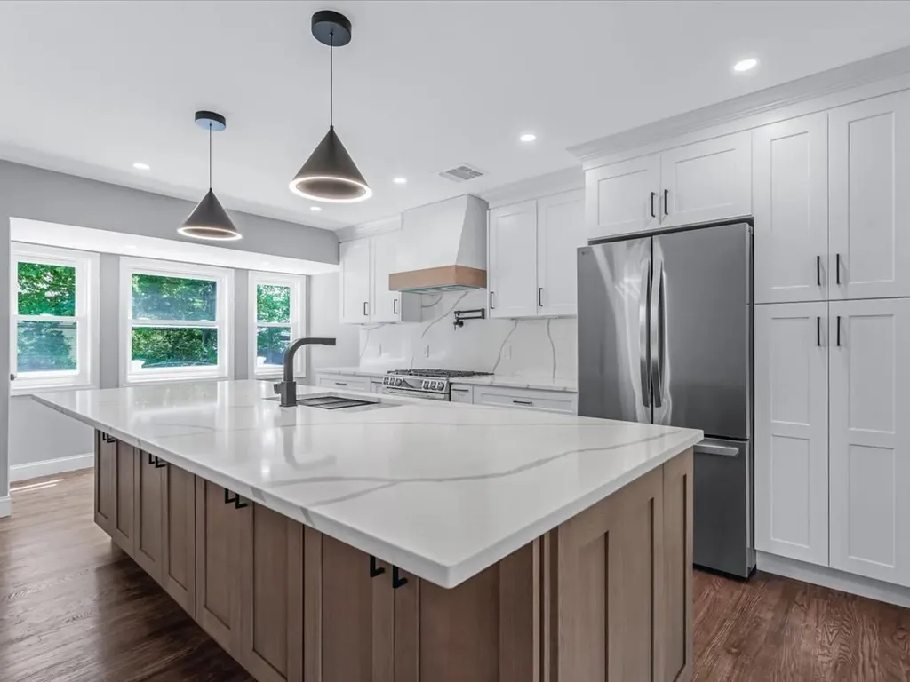 7 Pal Way Plainview NY 11803