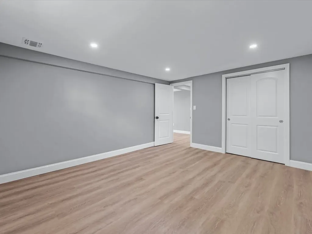 7 Pal Way Plainview NY 11803