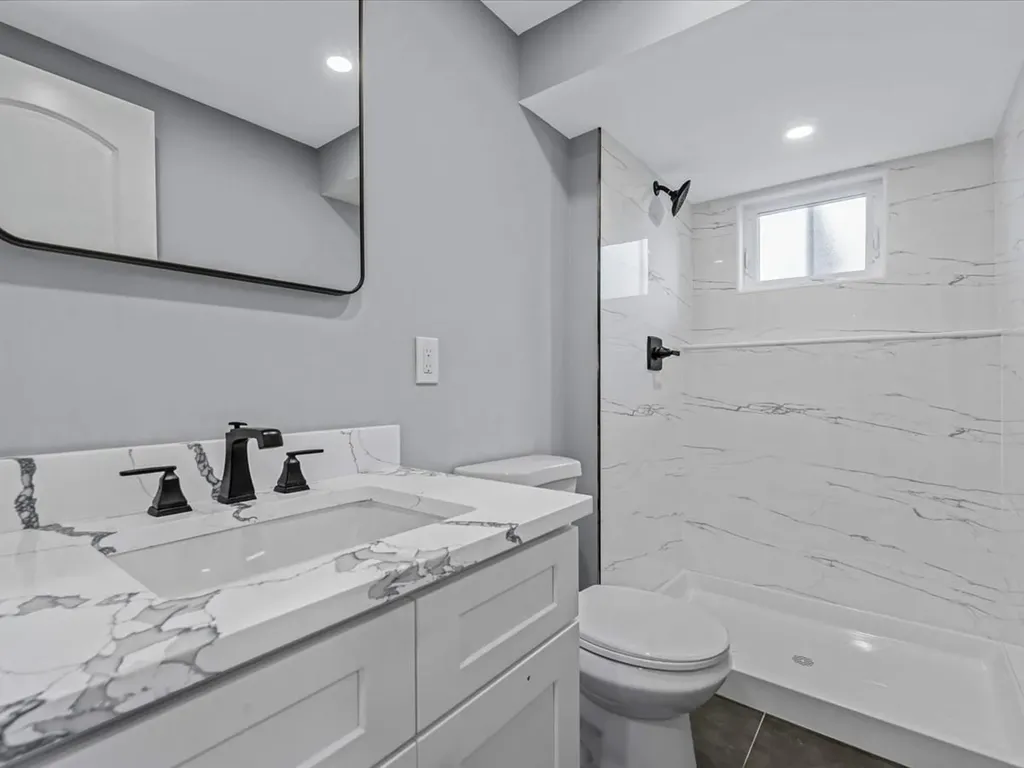 7 Pal Way Plainview NY 11803
