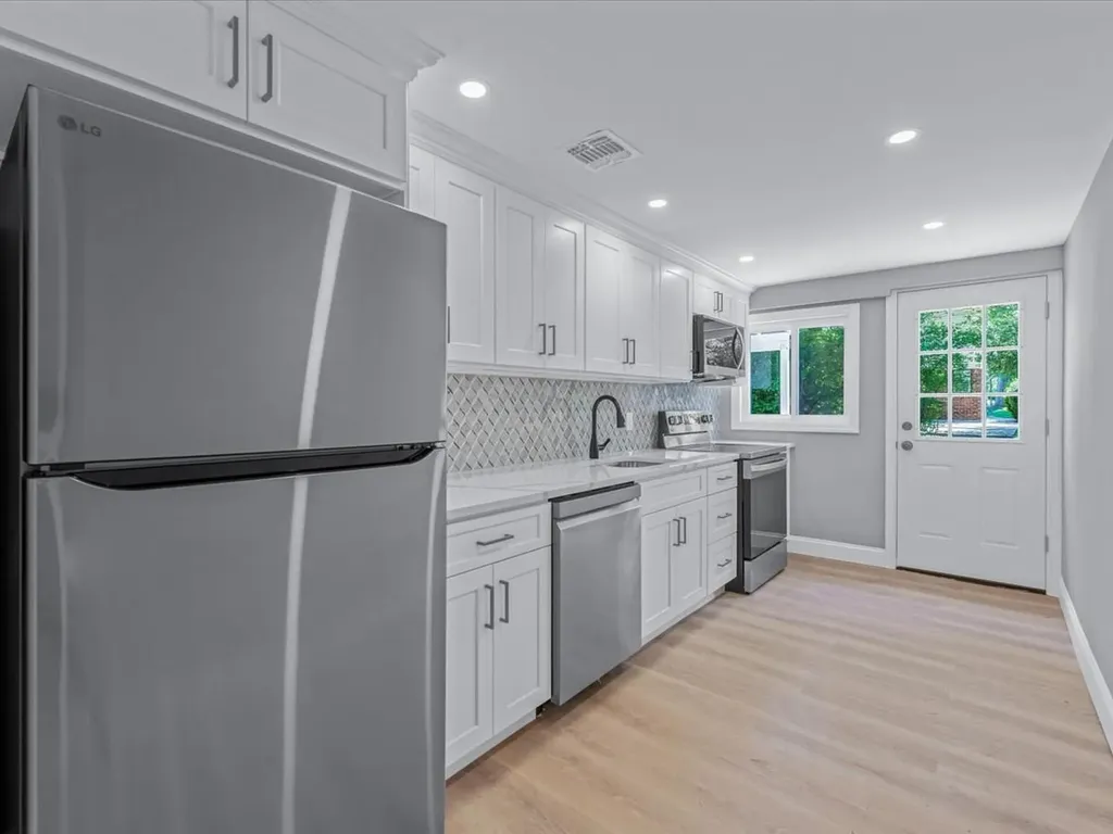 7 Pal Way Plainview NY 11803