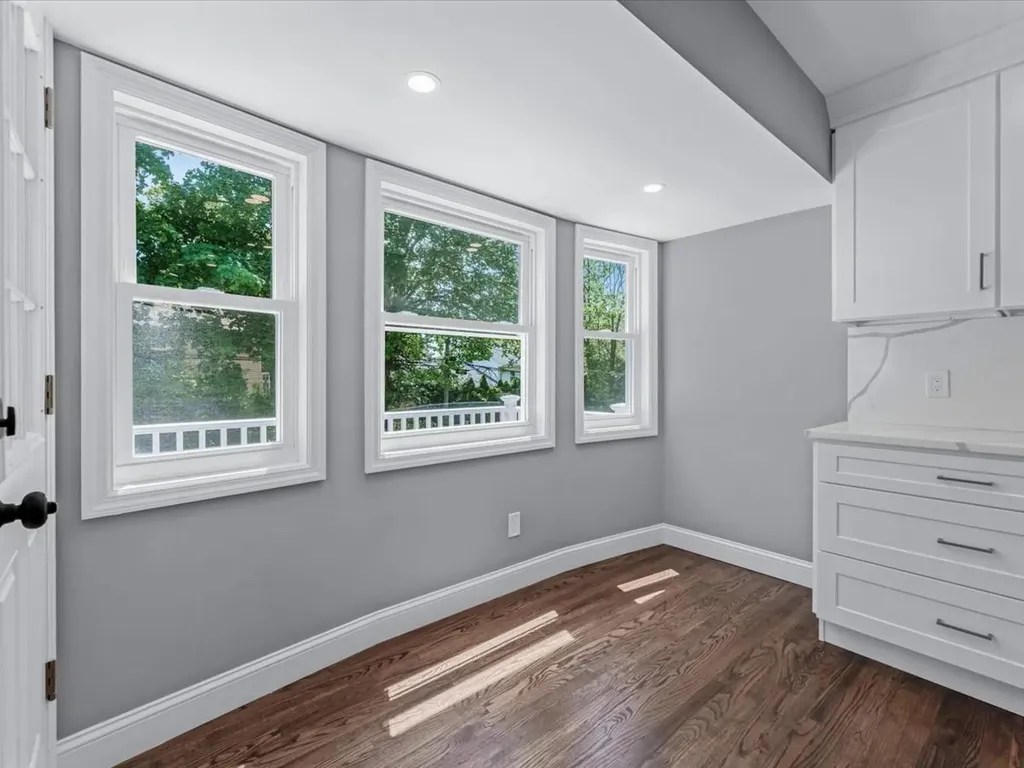 7 Pal Way Plainview NY 11803