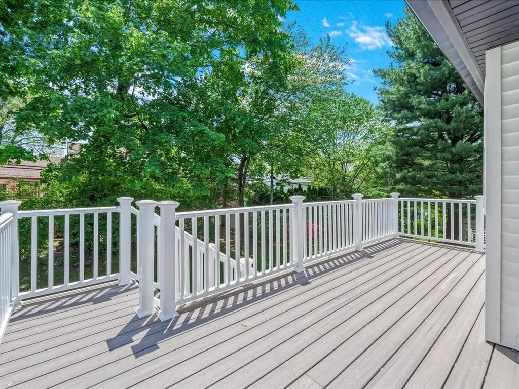 7 Pal Way Plainview NY 11803