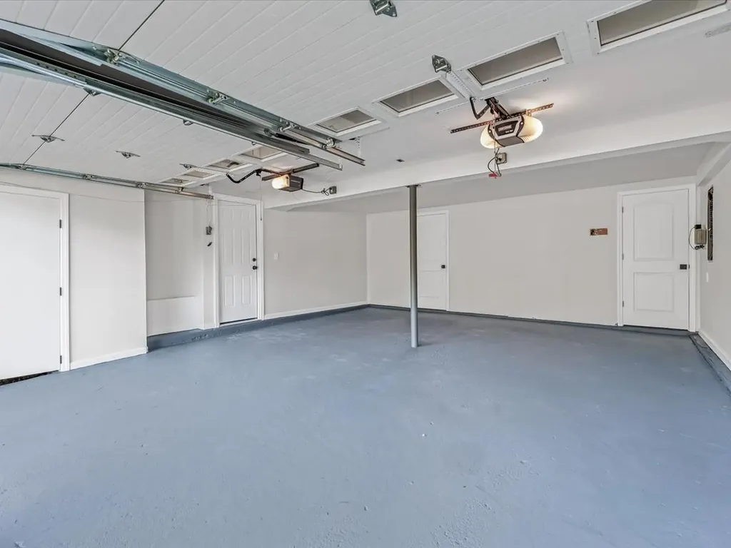 7 Pal Way Plainview NY 11803